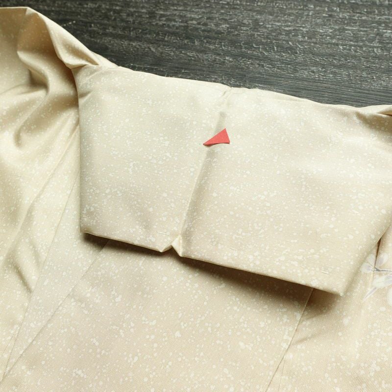 付け下げ 良品 大島紬地 美光 勉 落款入り 正絹 花柄 袷仕立て 身丈161cm 裄丈63.5cm リサイクル着物 たたき染め 着物 入学式 卒業式 七五三 お宮参り フォーマル ベージュ_画像20