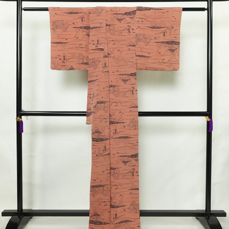 小紋 南部幸雄 落款入り 縮緬 総柄 正絹 風景柄 袷仕立て 身丈164.5cm 裄丈65cm リサイクル着物 着物 モダン 真赭色 ピンク_画像2