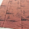 小紋 南部幸雄 落款入り 縮緬 総柄 正絹 風景柄 袷仕立て 身丈164.5cm 裄丈65cm リサイクル着物 着物 モダン 真赭色 ピンク_画像4