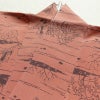 小紋 南部幸雄 落款入り 縮緬 総柄 正絹 風景柄 袷仕立て 身丈164.5cm 裄丈65cm リサイクル着物 着物 モダン 真赭色 ピンク_画像18