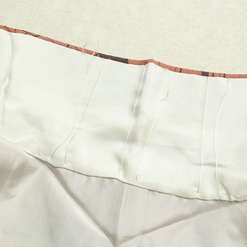 小紋 南部幸雄 落款入り 縮緬 総柄 正絹 風景柄 袷仕立て 身丈164.5cm 裄丈65cm リサイクル着物 着物 モダン 真赭色 ピンク_画像21