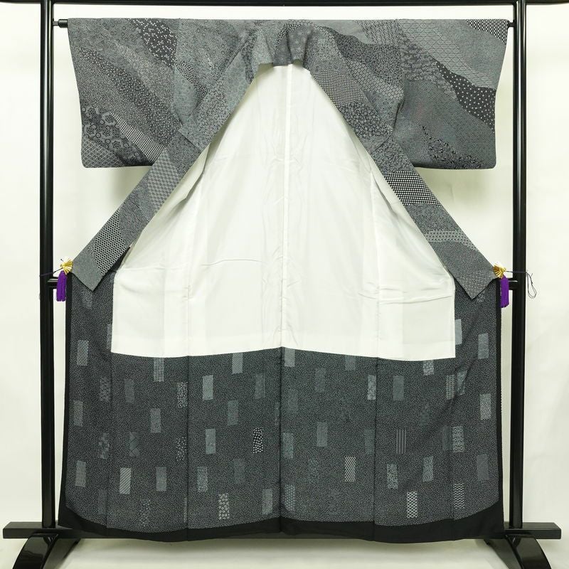 小紋 良品 小紋師 北原寿永 落款入り 縮緬 江戸小紋 総柄 正絹 古典柄 袷仕立て 身丈159.5cm 裄丈64.5cm リサイクル着物 着物 黒_画像3