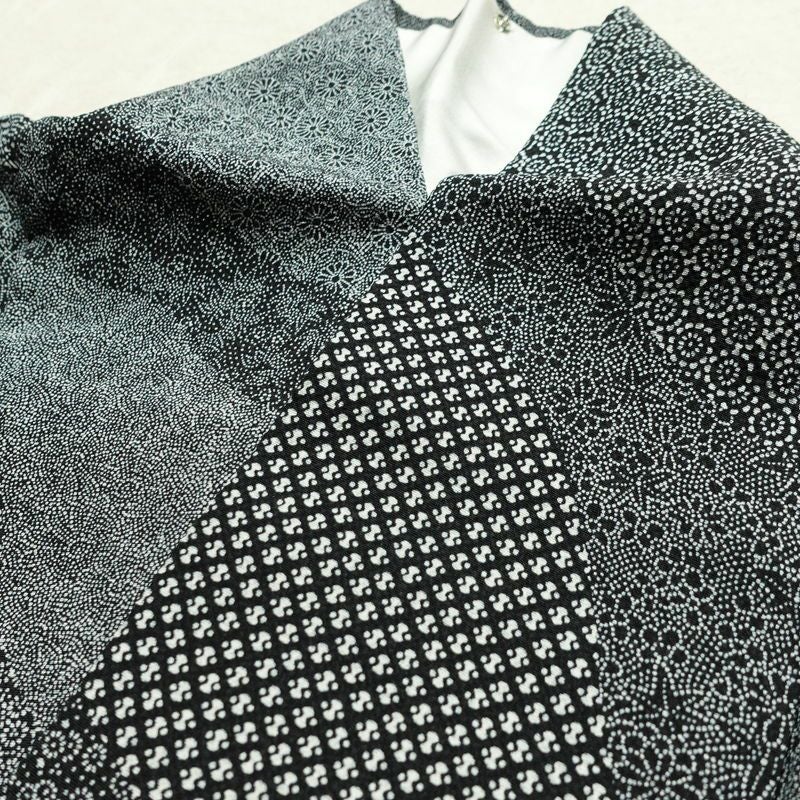 小紋 良品 小紋師 北原寿永 落款入り 縮緬 江戸小紋 総柄 正絹 古典柄 袷仕立て 身丈159.5cm 裄丈64.5cm リサイクル着物 着物 黒_画像18