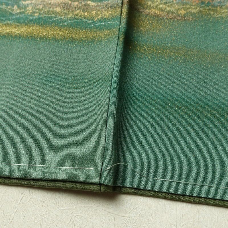 付け下げ 良品 しつけ糸付き 正絹 風景柄 袷仕立て 身丈153.5cm 裄丈63.5cm リサイクル着物 着物 箔 入学式 卒業式 七五三 お宮参り フォーマル 緑・うぐいす色_画像12