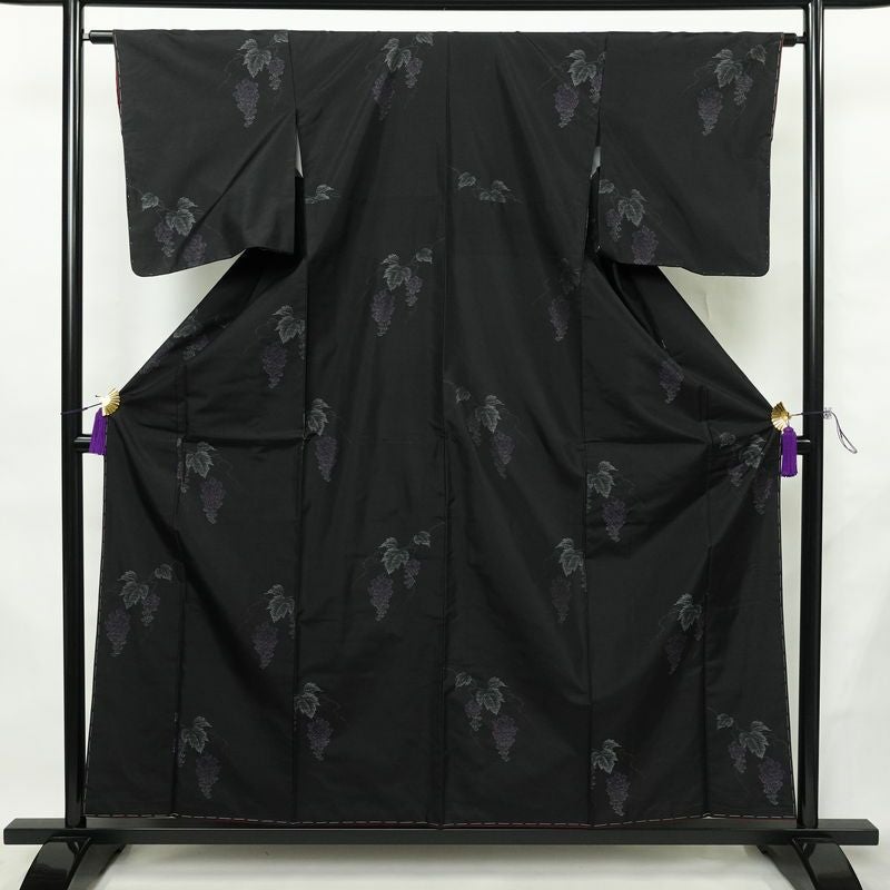 大島紬 良品 証紙あり しつけ糸付き 正絹 木の葉・植物柄 袷仕立て 身丈157cm 裄丈62.5cm リサイクル着物 着物 シンプル 葡萄 洒落 黒_画像1