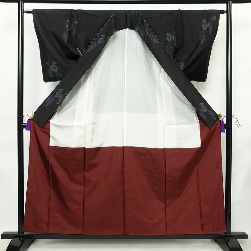 大島紬 良品 証紙あり しつけ糸付き 正絹 木の葉・植物柄 袷仕立て 身丈157cm 裄丈62.5cm リサイクル着物 着物 シンプル 葡萄 洒落 黒_画像3