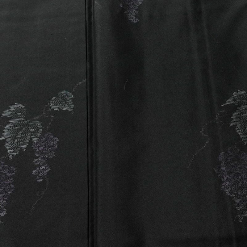 大島紬 良品 証紙あり しつけ糸付き 正絹 木の葉・植物柄 袷仕立て 身丈157cm 裄丈62.5cm リサイクル着物 着物 シンプル 葡萄 洒落 黒_画像6