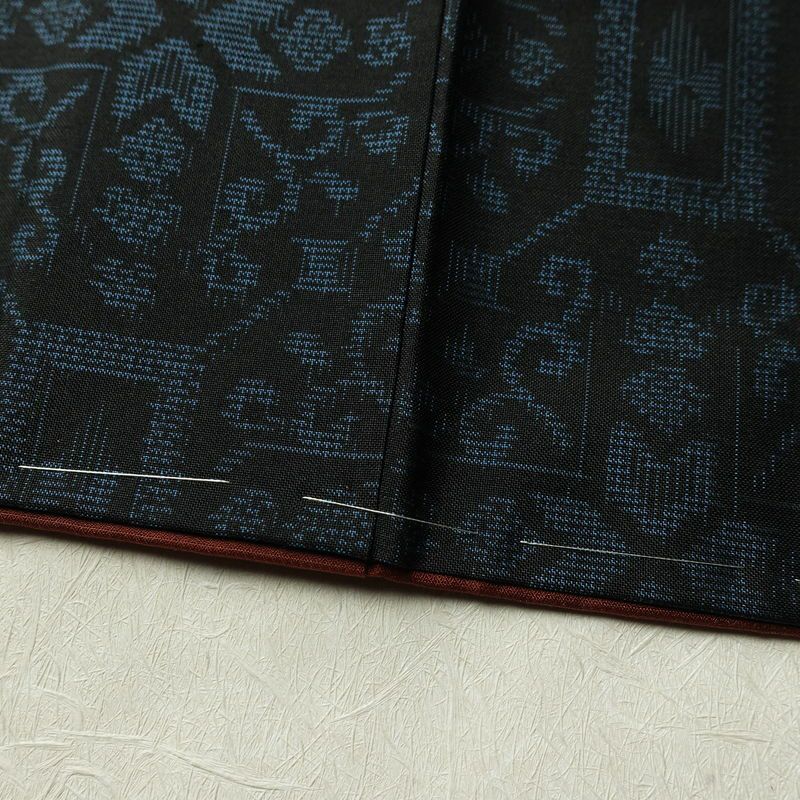 紬 しつけ糸付き 正絹 幾何学柄・抽象柄 袷仕立て 身丈163cm 裄丈64.5cm リサイクル着物 着物 モダン 黒_画像12