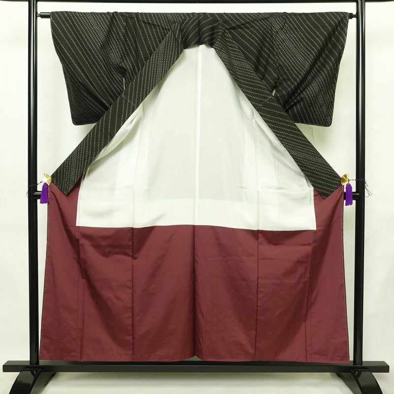 大島紬 美品 証紙あり しつけ糸付き 正絹 古典柄 袷仕立て 身丈156.5cm 裄丈63.5cm リサイクル着物 着物 モダン シンプル 黒_画像3