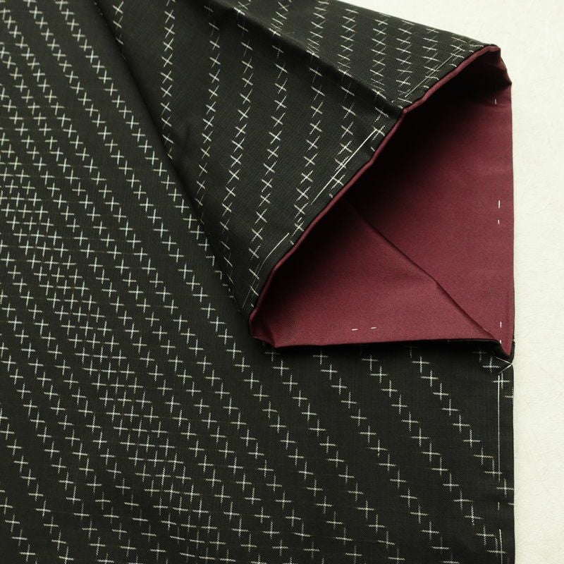 大島紬 美品 証紙あり しつけ糸付き 正絹 古典柄 袷仕立て 身丈156.5cm 裄丈63.5cm リサイクル着物 着物 モダン シンプル 黒_画像14