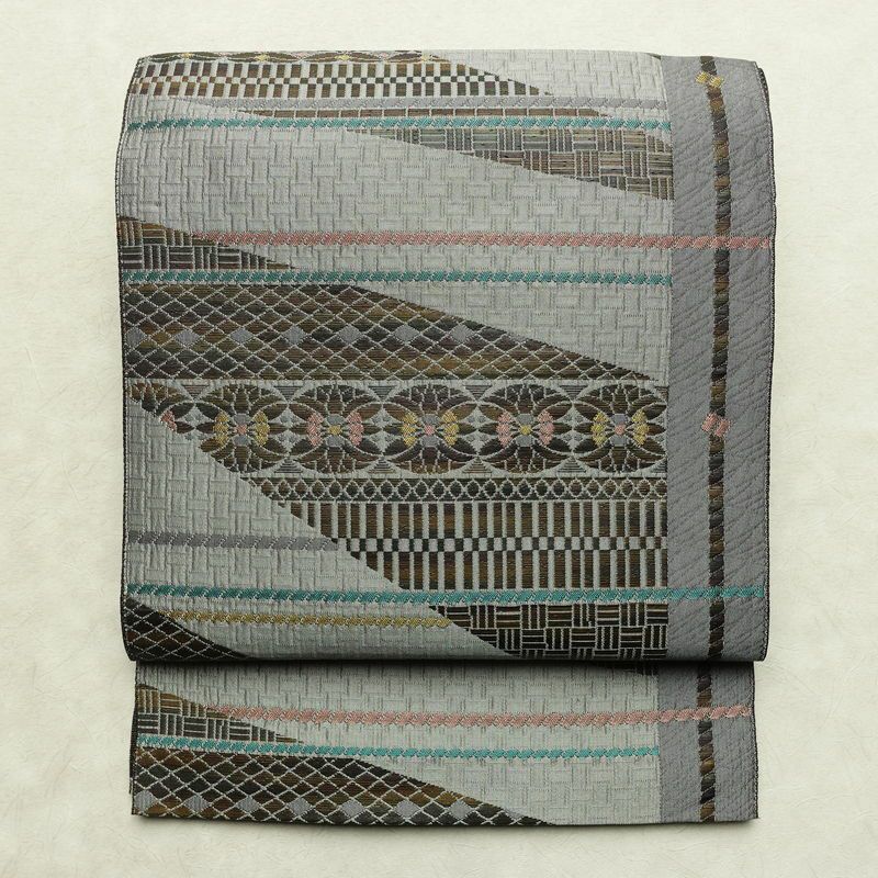 名古屋帯 六通柄 美品 正絹 幾何学柄・抽象柄 通し仕立て なごや帯 リサイクル帯 帯 未使用品 多色使い_画像1