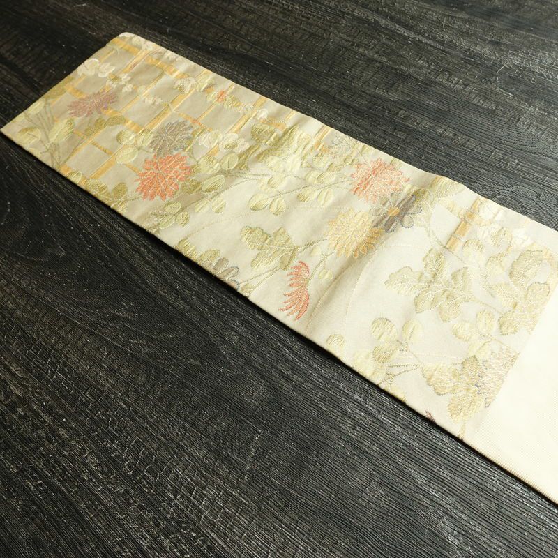 名古屋帯 六通柄 正絹 花柄 名古屋仕立て なごや帯 リサイクル帯 帯 箔 金糸 ベージュ_画像16