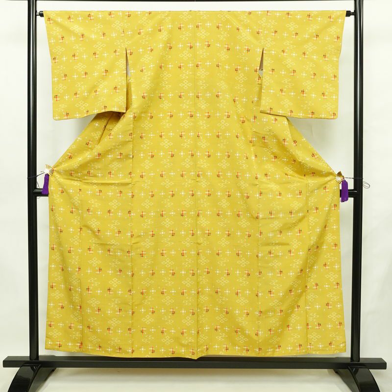 紬 良品 正絹 古典柄 袷仕立て 身丈155.5cm 裄丈63.5cm リサイクル着物 着物 モダン 黄・黄土色_画像1