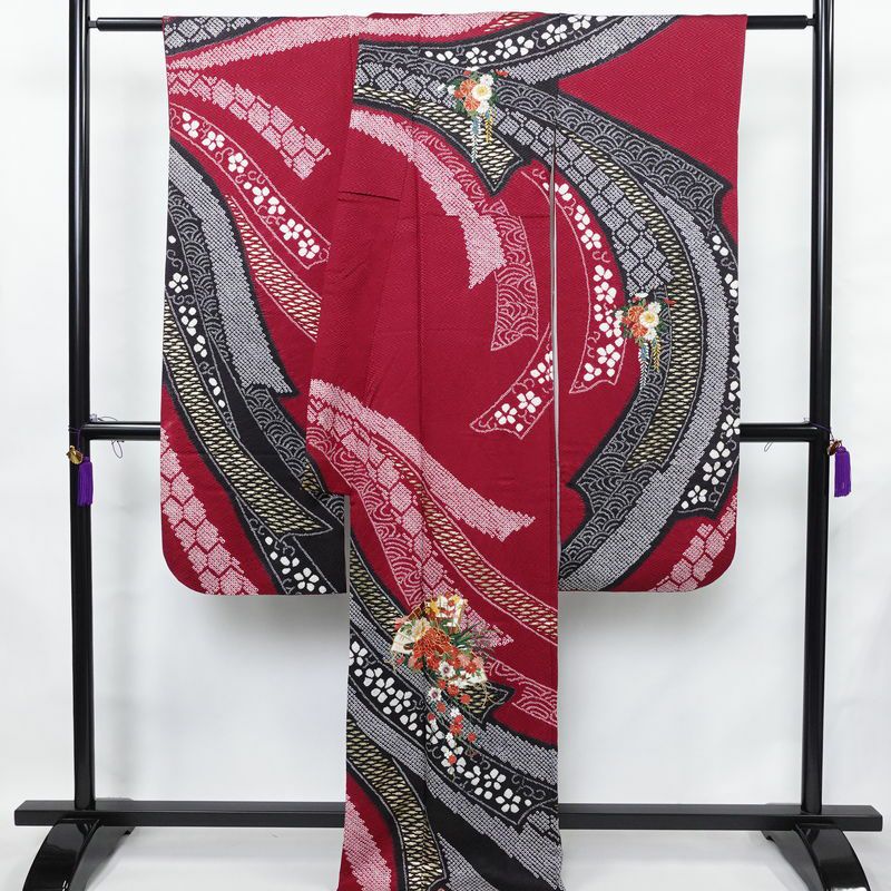 振袖 金駒刺繍 絞り 正絹 古典柄 袷仕立て 身丈168.5cm 裄丈68cm リサイクル着物 着物 刺繍 箔 成人式 二十歳 二十歳の集い フォーマル 赤紫 紫・藤色_画像2