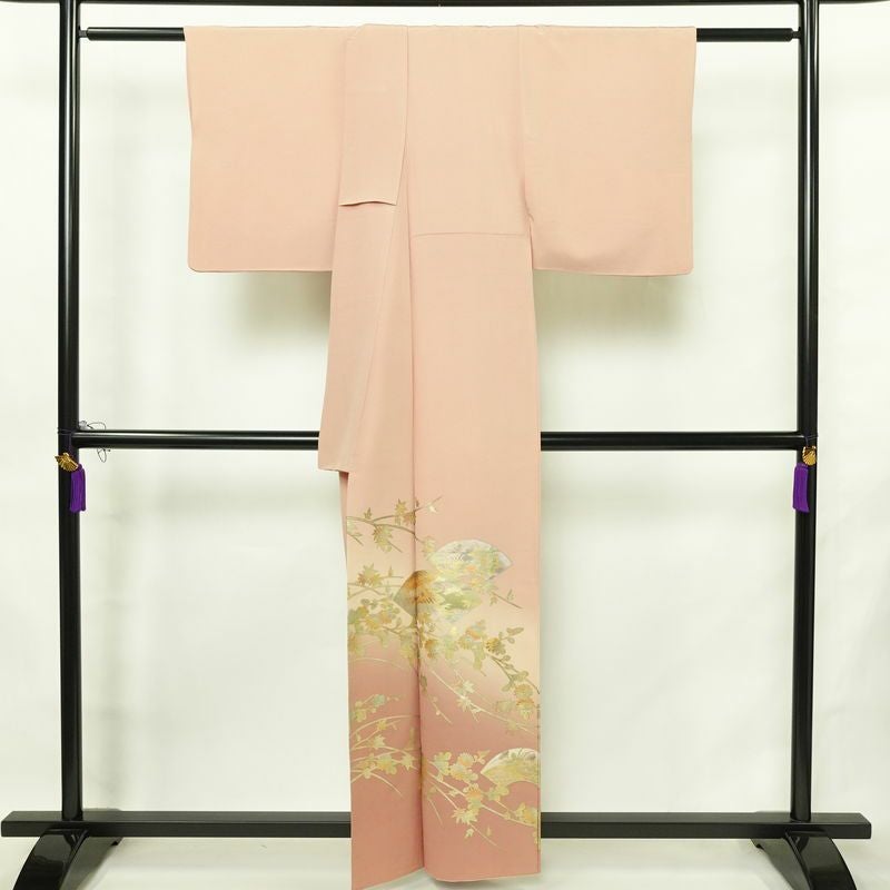 色留袖 良品 和田光正 落款入り 縮緬 一つ紋付き 正絹 花柄 袷仕立て 身丈158cm 裄丈64cm リサイクル着物 着物 箔 共八掛 結婚式 フォーマル 扇面 菊 ピンク_画像2