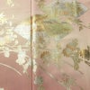 色留袖 良品 和田光正 落款入り 縮緬 一つ紋付き 正絹 花柄 袷仕立て 身丈158cm 裄丈64cm リサイクル着物 着物 箔 共八掛 結婚式 フォーマル 扇面 菊 ピンク_画像6