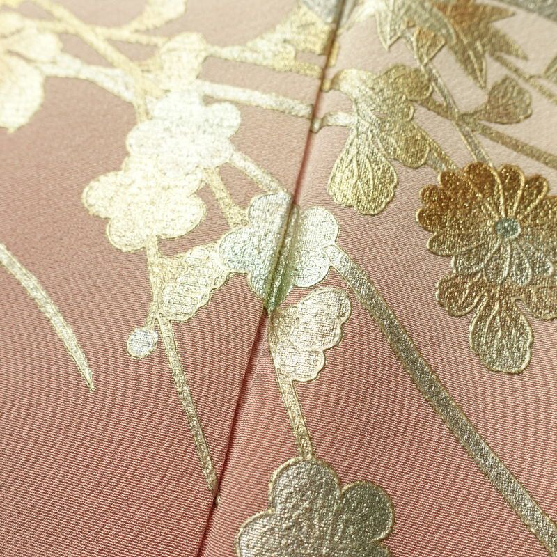 色留袖 良品 和田光正 落款入り 縮緬 一つ紋付き 正絹 花柄 袷仕立て 身丈158cm 裄丈64cm リサイクル着物 着物 箔 共八掛 結婚式 フォーマル 扇面 菊 ピンク_画像11