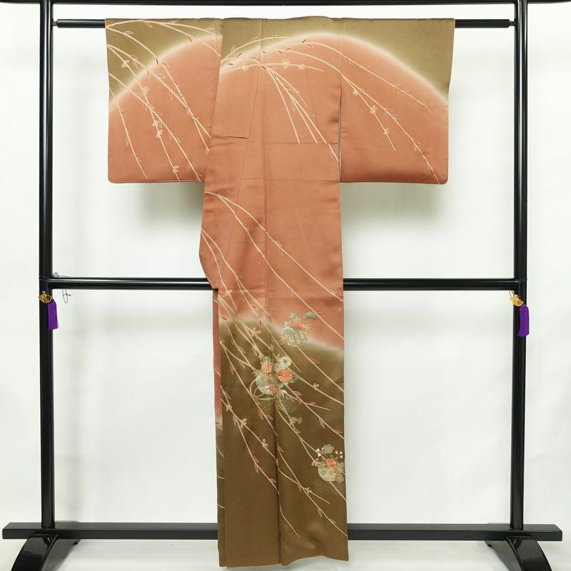 訪問着 良品 綸子 正絹 古典柄 袷仕立て 身丈159cm 裄丈64cm リサイクル着物 着物 刺繍 箔 金彩 入学式 卒業式 七五三 お宮参り フォーマル 菊 茶_画像2