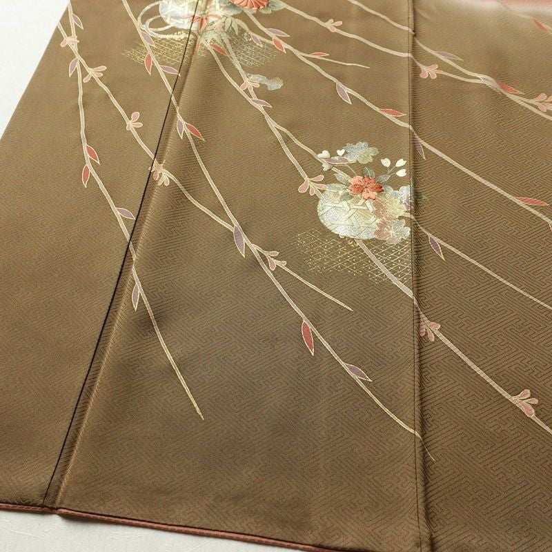 訪問着 良品 綸子 正絹 古典柄 袷仕立て 身丈159cm 裄丈64cm リサイクル着物 着物 刺繍 箔 金彩 入学式 卒業式 七五三 お宮参り フォーマル 菊 茶_画像4