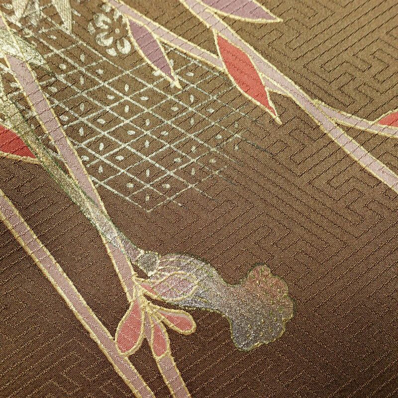 訪問着 良品 綸子 正絹 古典柄 袷仕立て 身丈159cm 裄丈64cm リサイクル着物 着物 刺繍 箔 金彩 入学式 卒業式 七五三 お宮参り フォーマル 菊 茶_画像8