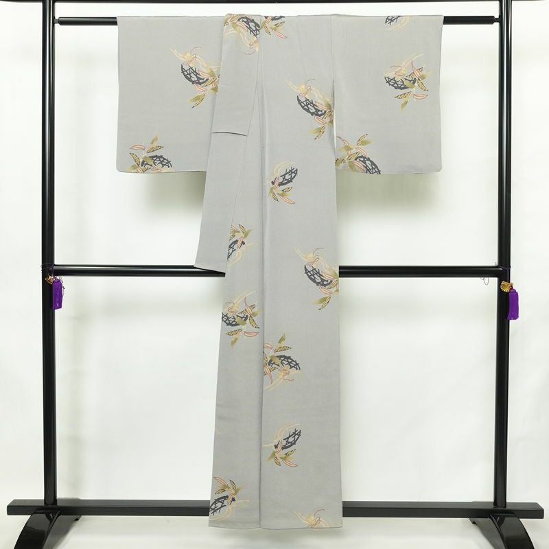 小紋 縮緬 正絹 古典柄 袷仕立て 身丈153.5cm 裄丈63cm リサイクル着物 着物 金彩 グレー_画像2