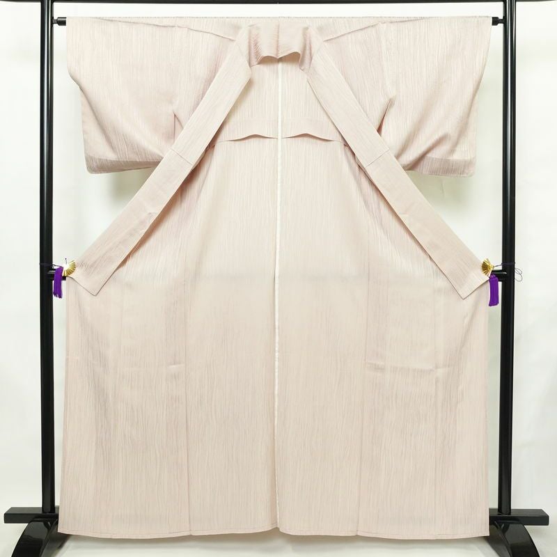 単衣 色無地 美品 しつけ糸付き 一つ紋付き 正絹 縞柄・線柄 単衣仕立て 身丈163cm 裄丈63cm リサイクル着物 着物 お茶会 ピンク_画像3