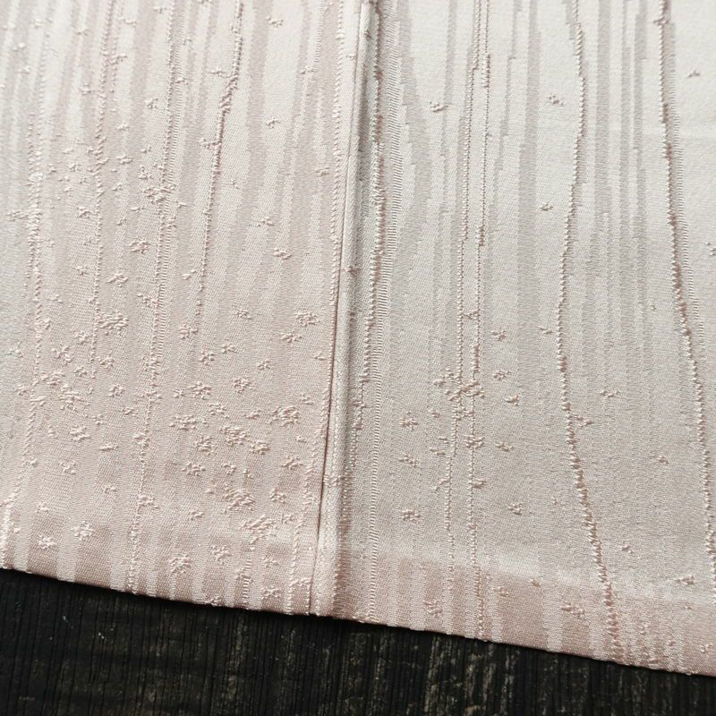 単衣 色無地 美品 しつけ糸付き 一つ紋付き 正絹 縞柄・線柄 単衣仕立て 身丈163cm 裄丈63cm リサイクル着物 着物 お茶会 ピンク_画像11