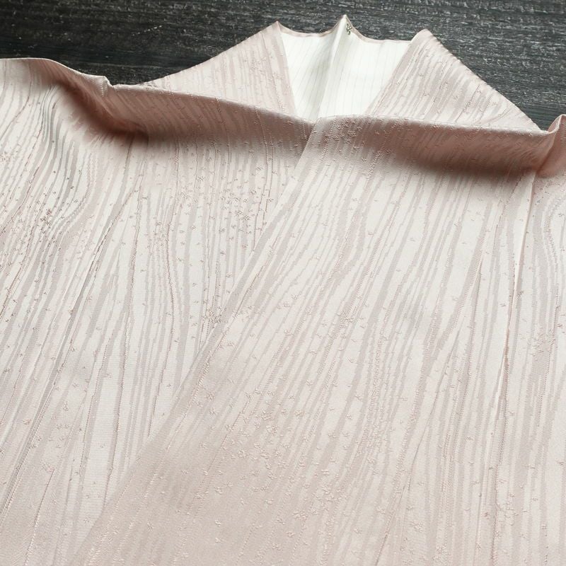 単衣 色無地 美品 しつけ糸付き 一つ紋付き 正絹 縞柄・線柄 単衣仕立て 身丈163cm 裄丈63cm リサイクル着物 着物 お茶会 ピンク_画像16