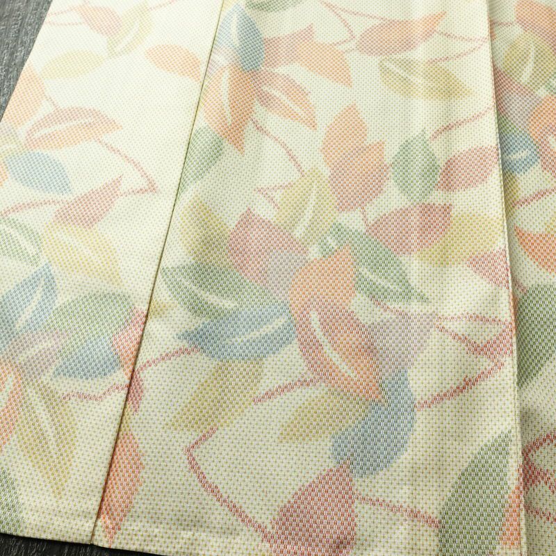 単衣 紬 良品 しつけ糸付き 正絹 木の葉・植物柄 単衣仕立て 身丈156cm 裄丈64cm リサイクル着物 着物 紬地 紬着物 クリーム_画像4