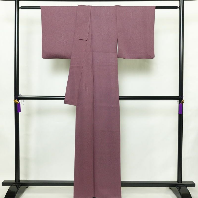 色無地 落款入り 一つ紋付き 正絹 古典柄 袷仕立て 身丈161.5cm 裄丈62cm リサイクル着物 着物 お茶会 フォーマル 紫・藤色_画像2