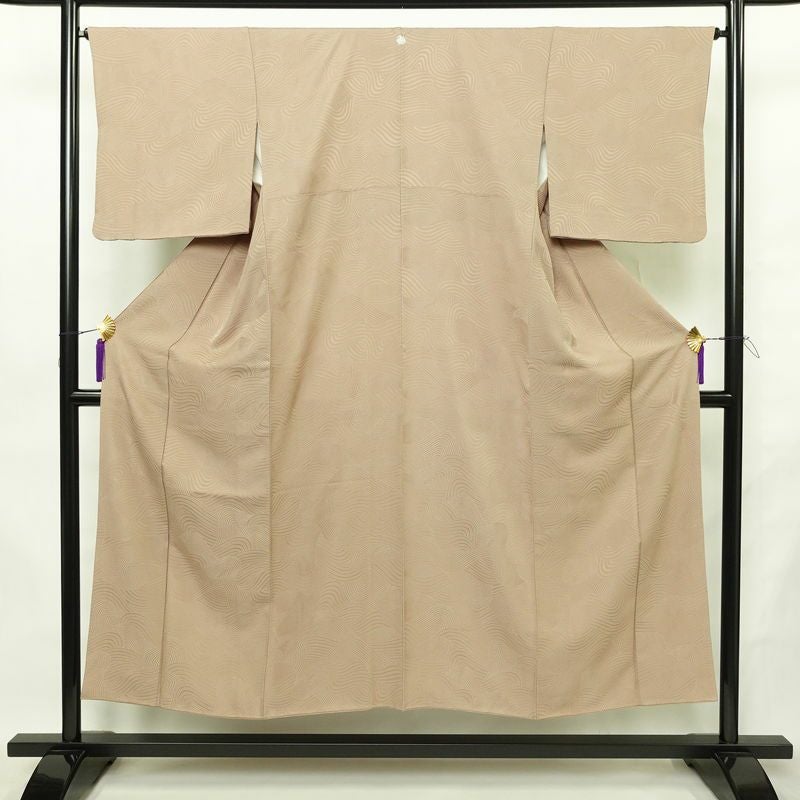 色無地 良品 一つ紋付き 正絹 流水・波柄 袷仕立て 身丈149.5cm 裄丈65cm リサイクル着物 着物 お茶会 七五三 お宮参り フォーマル ベージュ_画像1