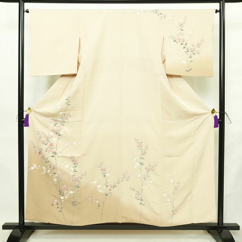 訪問着 正絹 木の葉・植物柄 袷仕立て 身丈155.5cm 裄丈64.5cm リサイクル着物 着物 刺繍 共八掛 入学式 卒業式 七五三 お宮参り フォーマル 上品 ピンクベージュ ベージュ_画像1