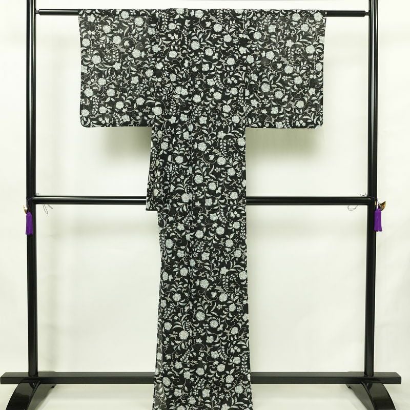 盛夏 小紋 美品 ポリエステル 花柄 単衣仕立て 身丈161.5cm 裄丈65cm リサイクル着物 着物 黒_画像2