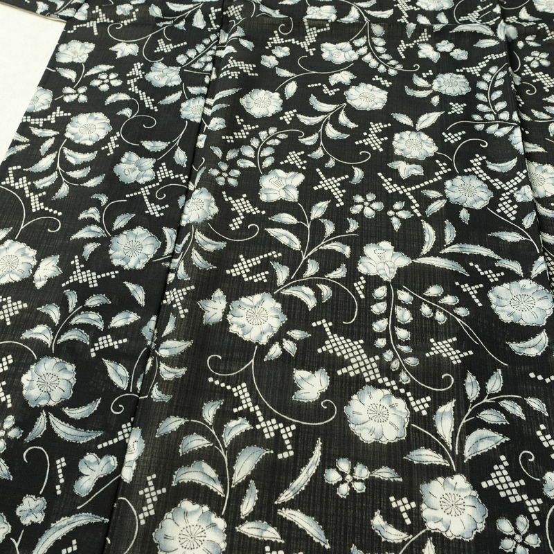 盛夏 小紋 美品 ポリエステル 花柄 単衣仕立て 身丈161.5cm 裄丈65cm リサイクル着物 着物 黒_画像5