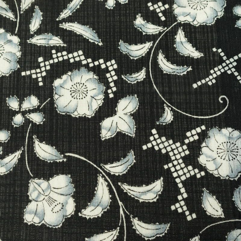 盛夏 小紋 美品 ポリエステル 花柄 単衣仕立て 身丈161.5cm 裄丈65cm リサイクル着物 着物 黒_画像7