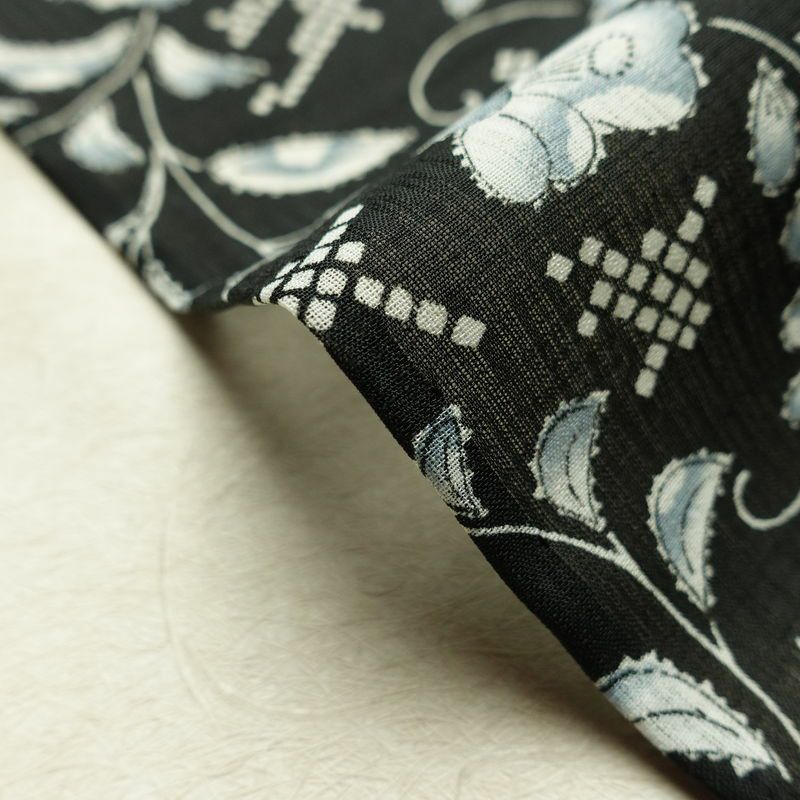 盛夏 小紋 美品 ポリエステル 花柄 単衣仕立て 身丈161.5cm 裄丈65cm リサイクル着物 着物 黒_画像19