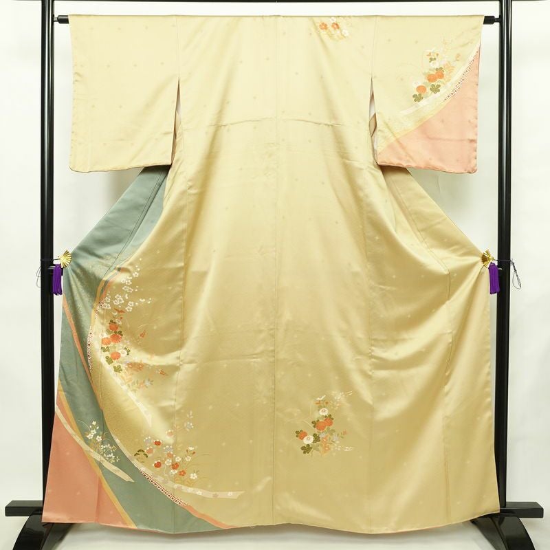 訪問着 美品 しつけ糸付き 綸子 正絹 木の葉・植物柄 袷仕立て 身丈162cm 裄丈63cm リサイクル着物 着物 刺繍 箔 金彩 入学式 卒業式 七五三 お宮参り フォーマル 菊 黄・黄土色_画像1