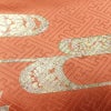 付け下げ 良品 落款入り しつけ糸付き 綸子 正絹 古典柄 袷仕立て 身丈167.5cm 裄丈67cm リサイクル着物 着物 刺繍 箔 金彩 入学式 卒業式 七五三 お宮参り フォーマル 籠目 菊 茶_画像9