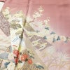 色留袖 良品 龍谷 落款入り しつけ糸付き 比翼付き 綸子 三つ紋付き 正絹 古典柄 袷仕立て 身丈159cm 裄丈64.5cm リサイクル着物 一部しつけ糸付き 着物 箔 金彩 松 菊 ピンク_画像5