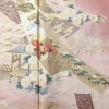 色留袖 良品 龍谷 落款入り しつけ糸付き 比翼付き 綸子 三つ紋付き 正絹 古典柄 袷仕立て 身丈159cm 裄丈64.5cm リサイクル着物 一部しつけ糸付き 着物 箔 金彩 松 菊 ピンク_画像6