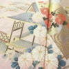 色留袖 良品 龍谷 落款入り しつけ糸付き 比翼付き 綸子 三つ紋付き 正絹 古典柄 袷仕立て 身丈159cm 裄丈64.5cm リサイクル着物 一部しつけ糸付き 着物 箔 金彩 松 菊 ピンク_画像7