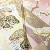 色留袖 良品 龍谷 落款入り しつけ糸付き 比翼付き 綸子 三つ紋付き 正絹 古典柄 袷仕立て 身丈159cm 裄丈64.5cm リサイクル着物 一部しつけ糸付き 着物 箔 金彩 松 菊 ピンク_画像8