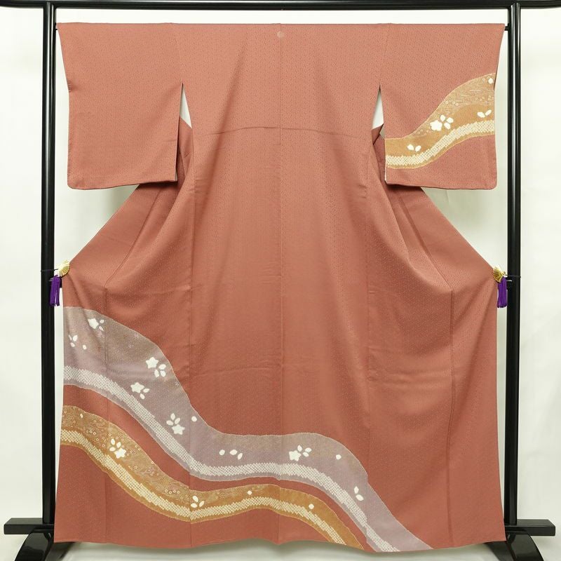 訪問着 美品 絞り 綸子 一つ紋付き 正絹 木の葉・植物柄 袷仕立て 身丈161cm 裄丈66cm リサイクル着物 着物 刺繍 金彩 入学式 卒業式 七五三 お宮参り フォーマル ピンク_画像1