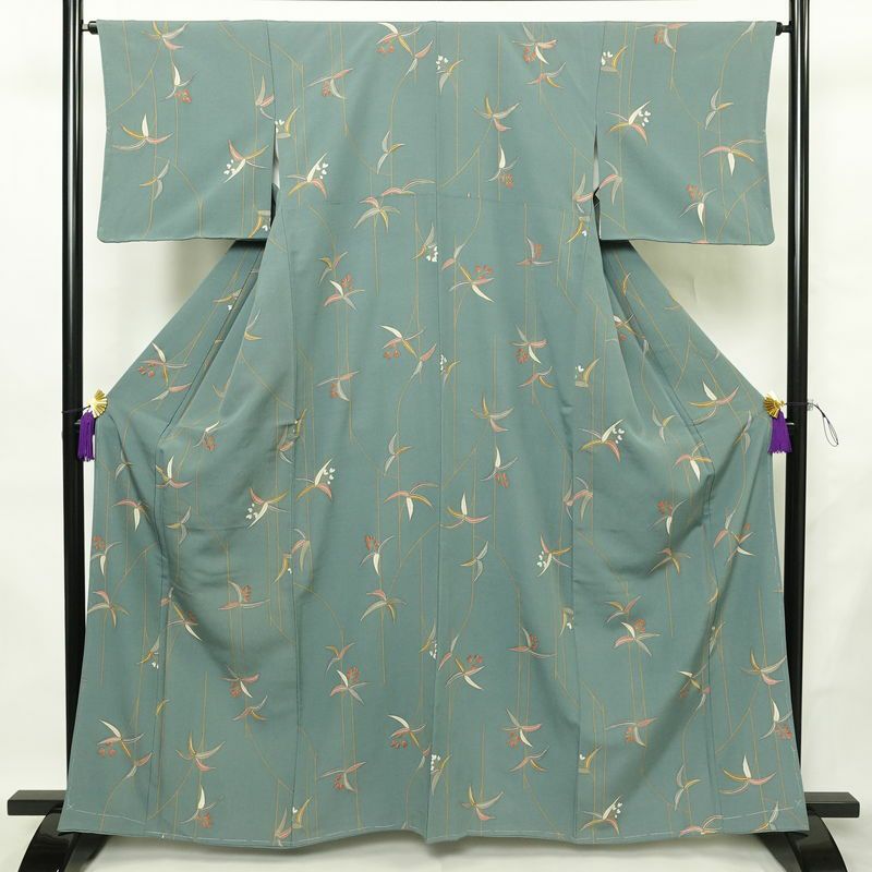 小紋 良品 しつけ糸付き 縮緬 正絹 木の葉・植物柄 袷仕立て 身丈162.5cm 裄丈65cm リサイクル着物 着物 金彩 緑・うぐいす色_画像1