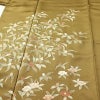 付け下げ 良品 しつけ糸付き 綸子 一つ紋付き 正絹 花柄 袷仕立て 身丈162cm 裄丈66.5cm リサイクル着物 着物 金彩 入学式 卒業式 七五三 お宮参り フォーマル 黄・黄土色_画像5