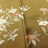 付け下げ 良品 しつけ糸付き 綸子 一つ紋付き 正絹 花柄 袷仕立て 身丈162cm 裄丈66.5cm リサイクル着物 着物 金彩 入学式 卒業式 七五三 お宮参り フォーマル 黄・黄土色_画像10