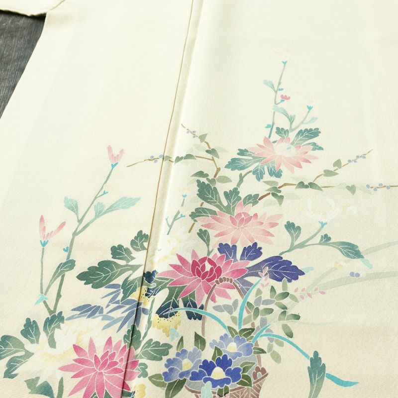 付け下げ 良品 縮緬 正絹 花柄 袷仕立て 身丈157cm 裄丈64.5cm リサイクル着物 着物 入学式 卒業式 七五三 お宮参り フォーマル 上品 クリーム_画像5