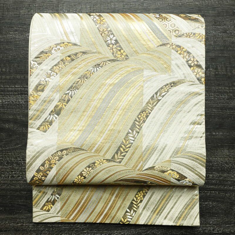 袋帯 六通柄 良品 フォーマル用 正絹 流水・波柄 リサイクル帯 帯 箔 入学式 卒業式 結婚式 七五三 お宮参り フォーマル 多色使い_画像1