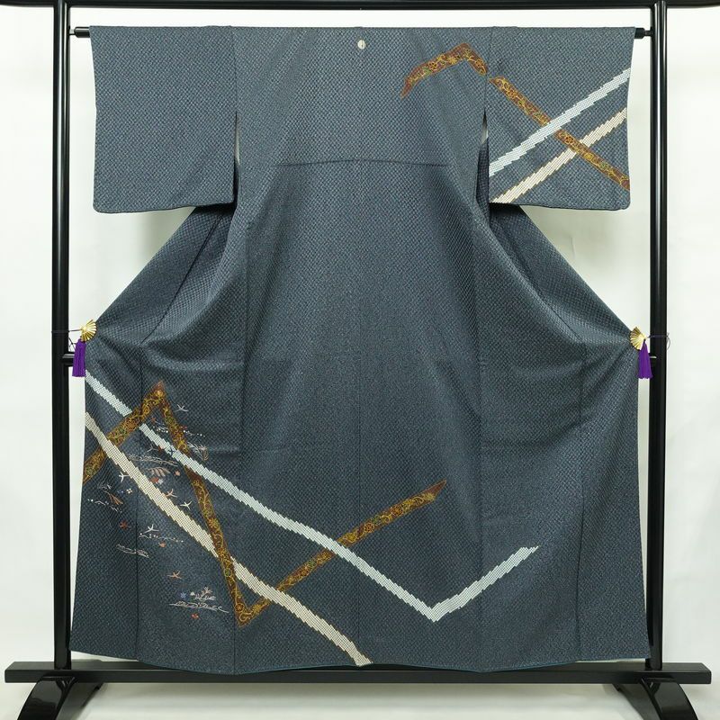 付け下げ 良品 一つ紋付き 正絹 古典柄 袷仕立て 身丈155.5cm 裄丈63.5cm リサイクル着物 一部しつけ糸付き 着物 刺繍 金彩 卒業式 七五三 お宮参り フォーマル 青・紺_画像1