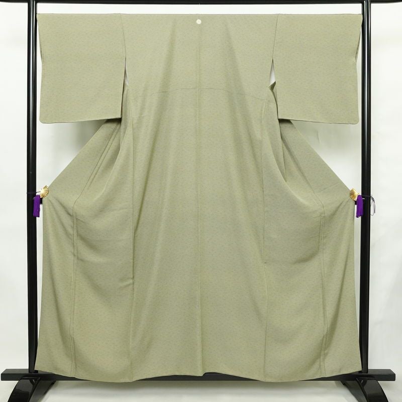 小紋 縮緬 一つ紋付き 正絹 木の葉・植物柄 袷仕立て 身丈157.5cm 裄丈67.5cm リサイクル着物 着物 共八掛 緑・うぐいす色_画像1